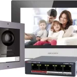 Hikvision KIT DE VIDEO PORTERO IP 2MP + SWITCH + TARJETA 16GB DS-KIS602